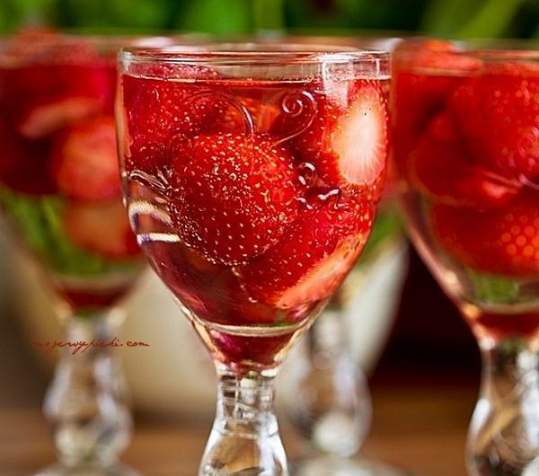 Cookit Przepis Na Szampanska Galaretka Z Truskawkami